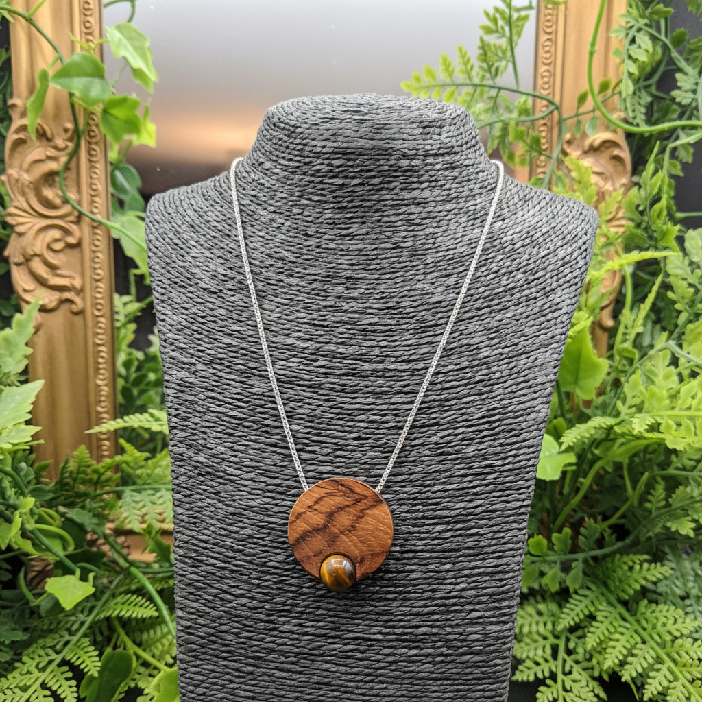 COLLIER "TIGERAUGE / NUSSBAUMHOLZ"