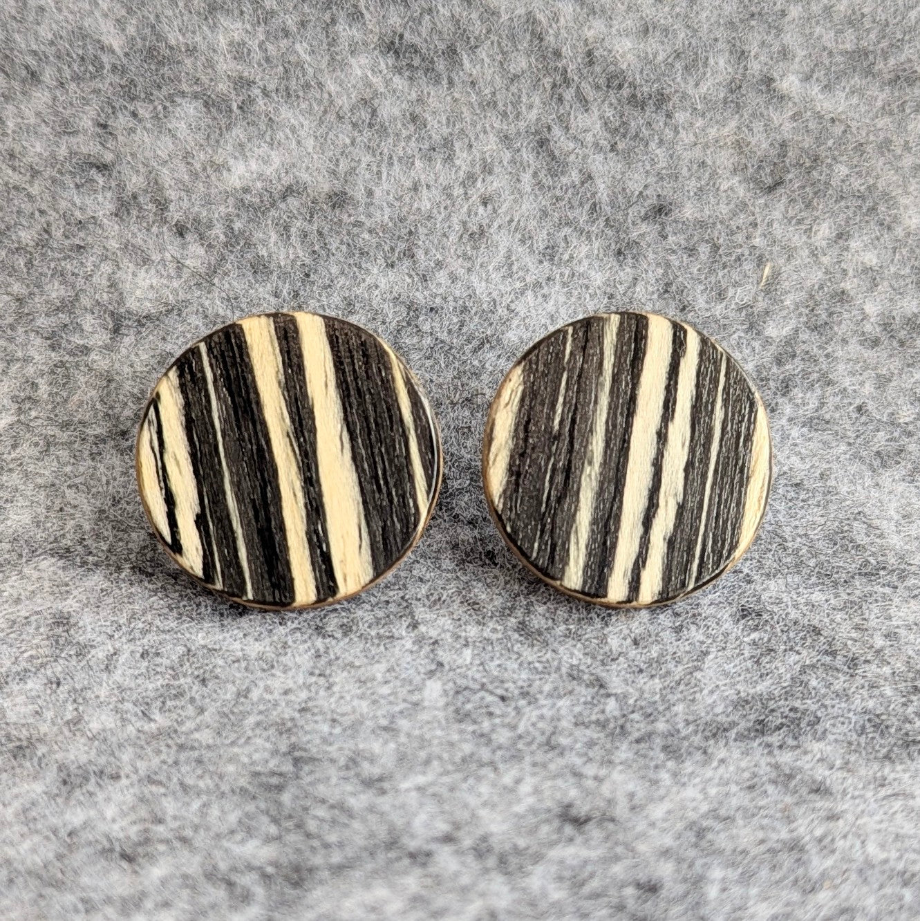 OHRSTECKER "ZEBRAHOLZ" (XL)